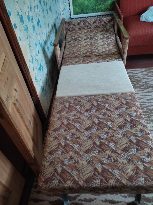 Розкладне крісло-ліжко.