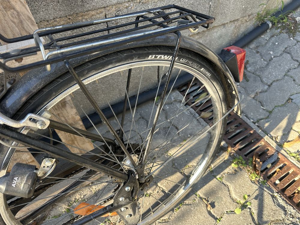 Bicicleta preta estilo antiga
