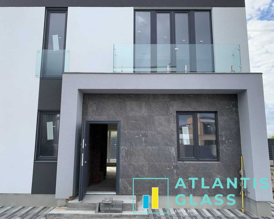 Огорожа скляна. Перила скляні. Скло на парапети.