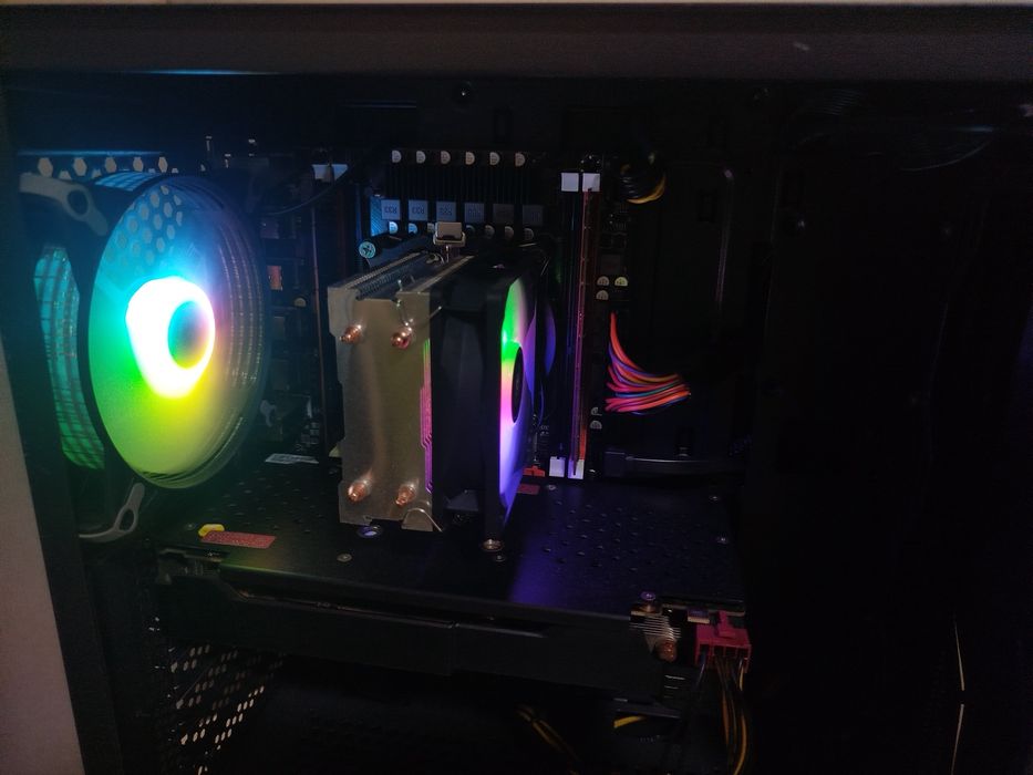 Комп'ютер для роботи/ігор