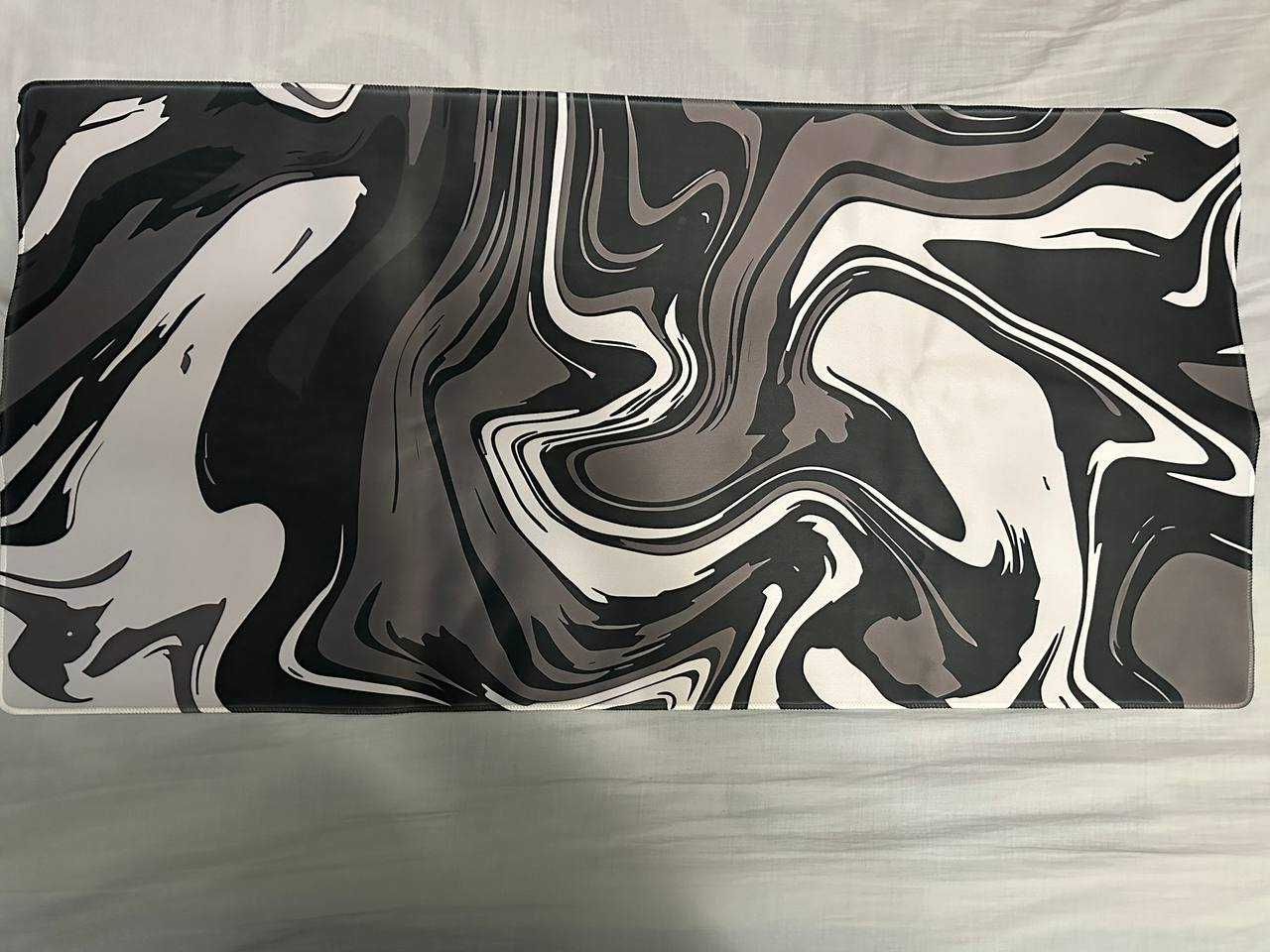 Чорний та білий килимок для миші strata liquid 1000x500 xxl