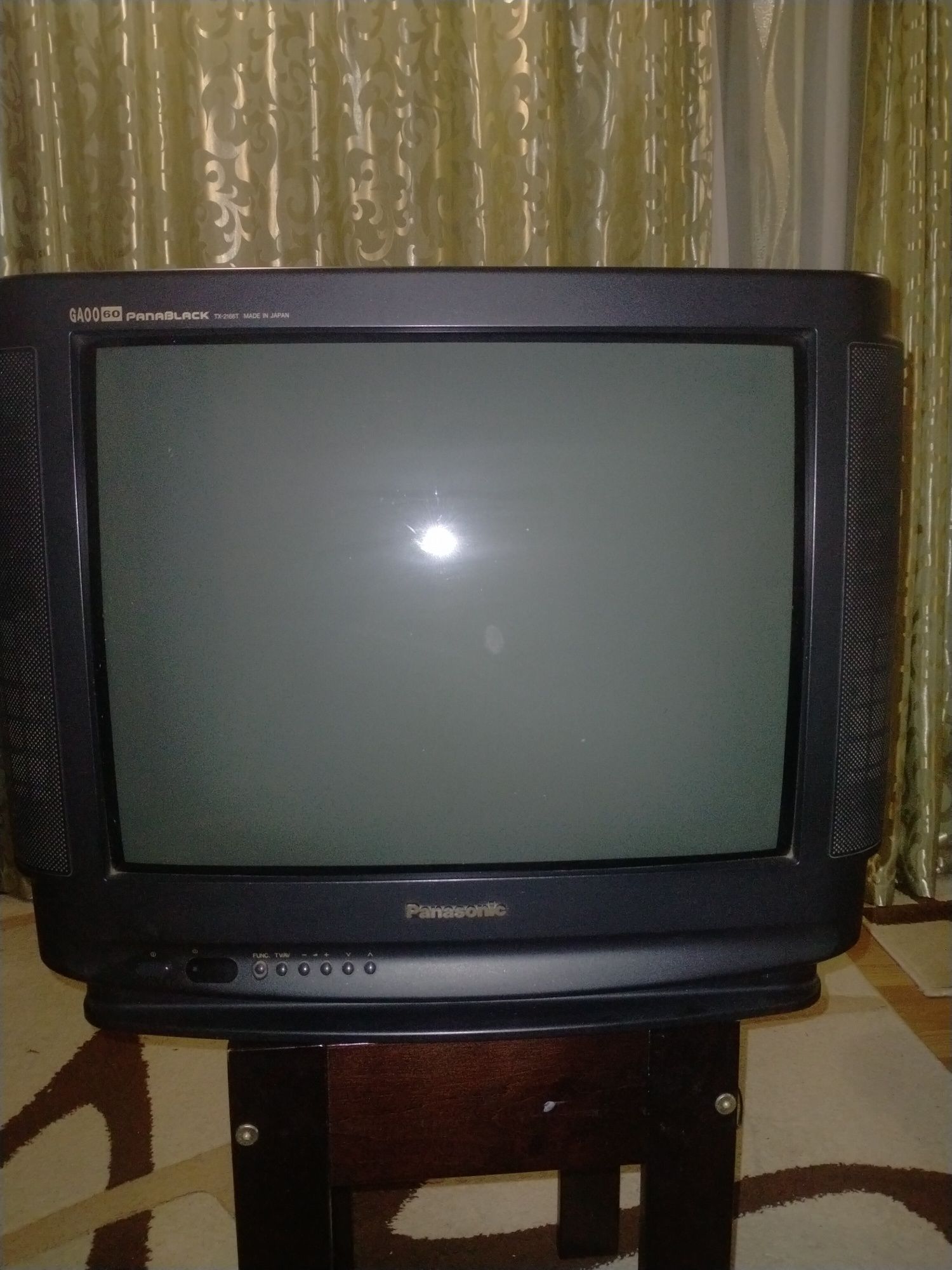Продам телевізор Панасонфк( Panasonic)