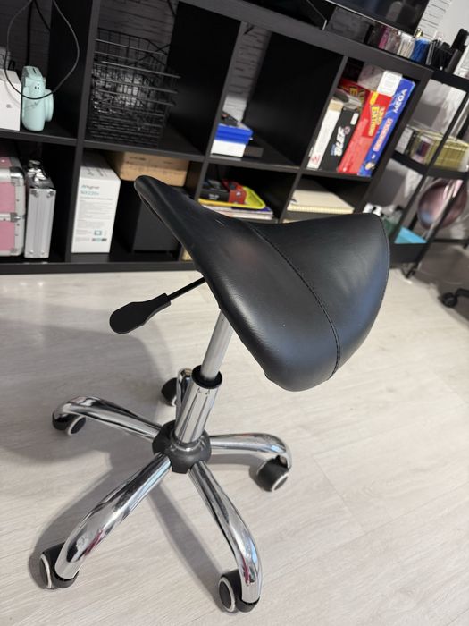 Krzeslo typu siodło do stylizacji rzes