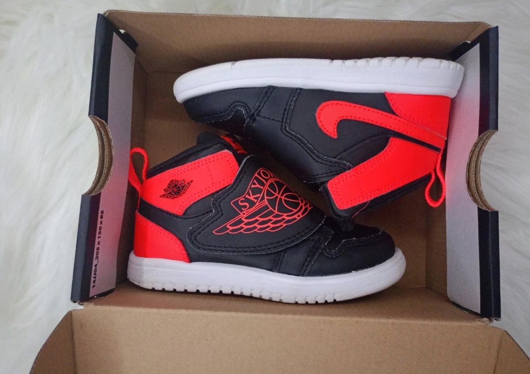 buty sportowe Nike Sky Jordan rozmiar 25 dla dziewczynki oraz chłopca