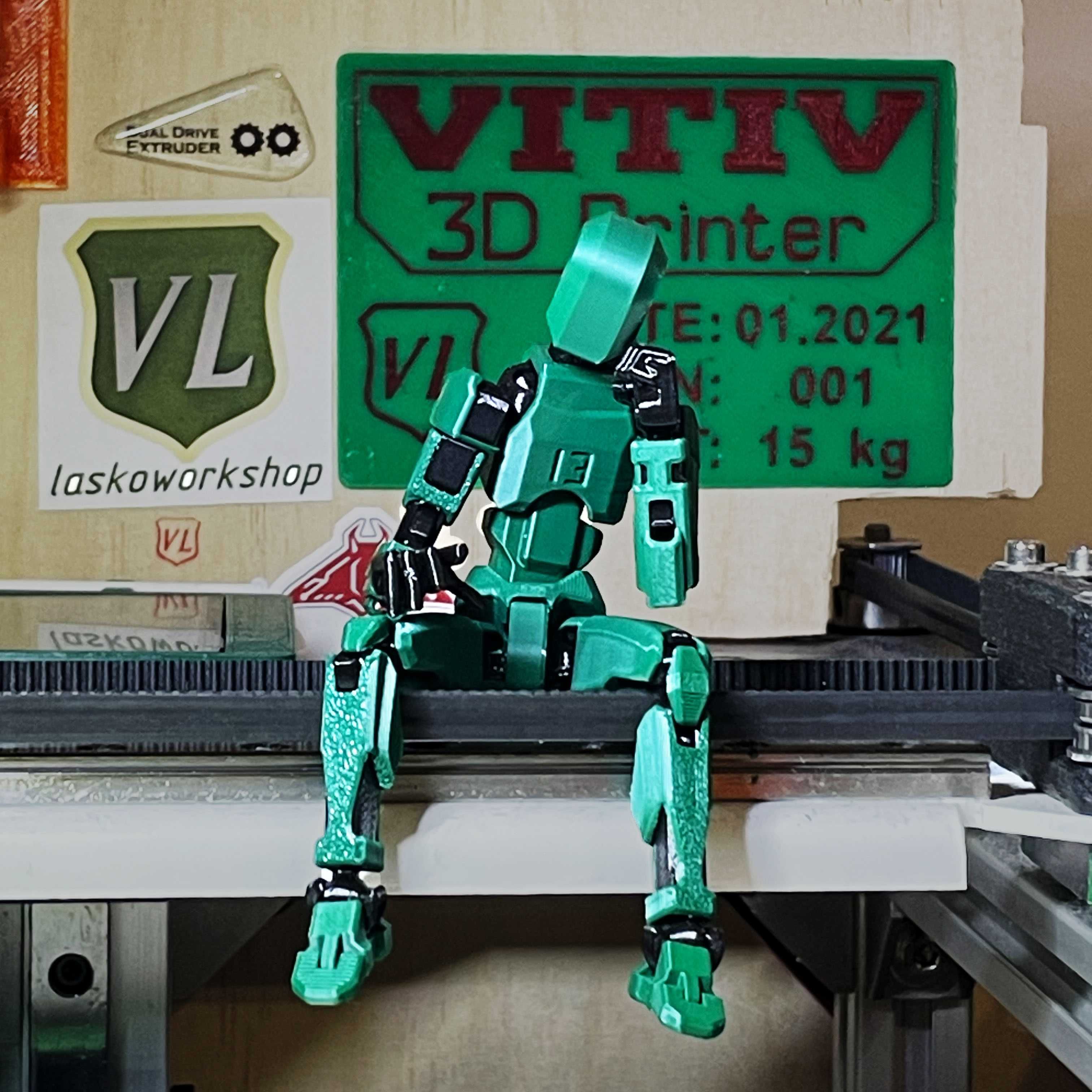 DUMMY 13 ruchoma figurka robot, druk 3D