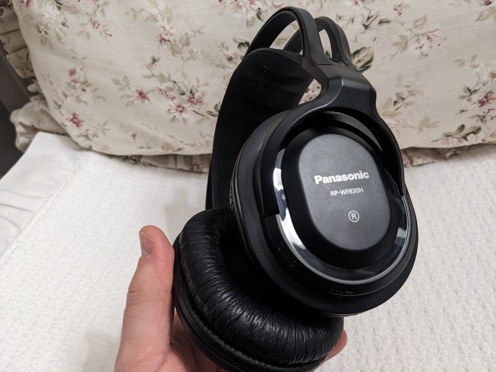 Бездротові навушники Panasonic RP-WF830T