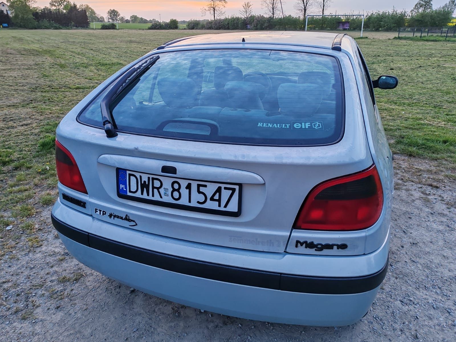 Renault Megane klimatyzacja, benzyna 1,6  el. szyby, 8 opon,