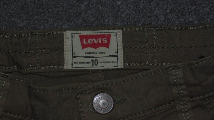 Продам фирменные шорты LEVIS на возраст 10лет , рост 140-146см