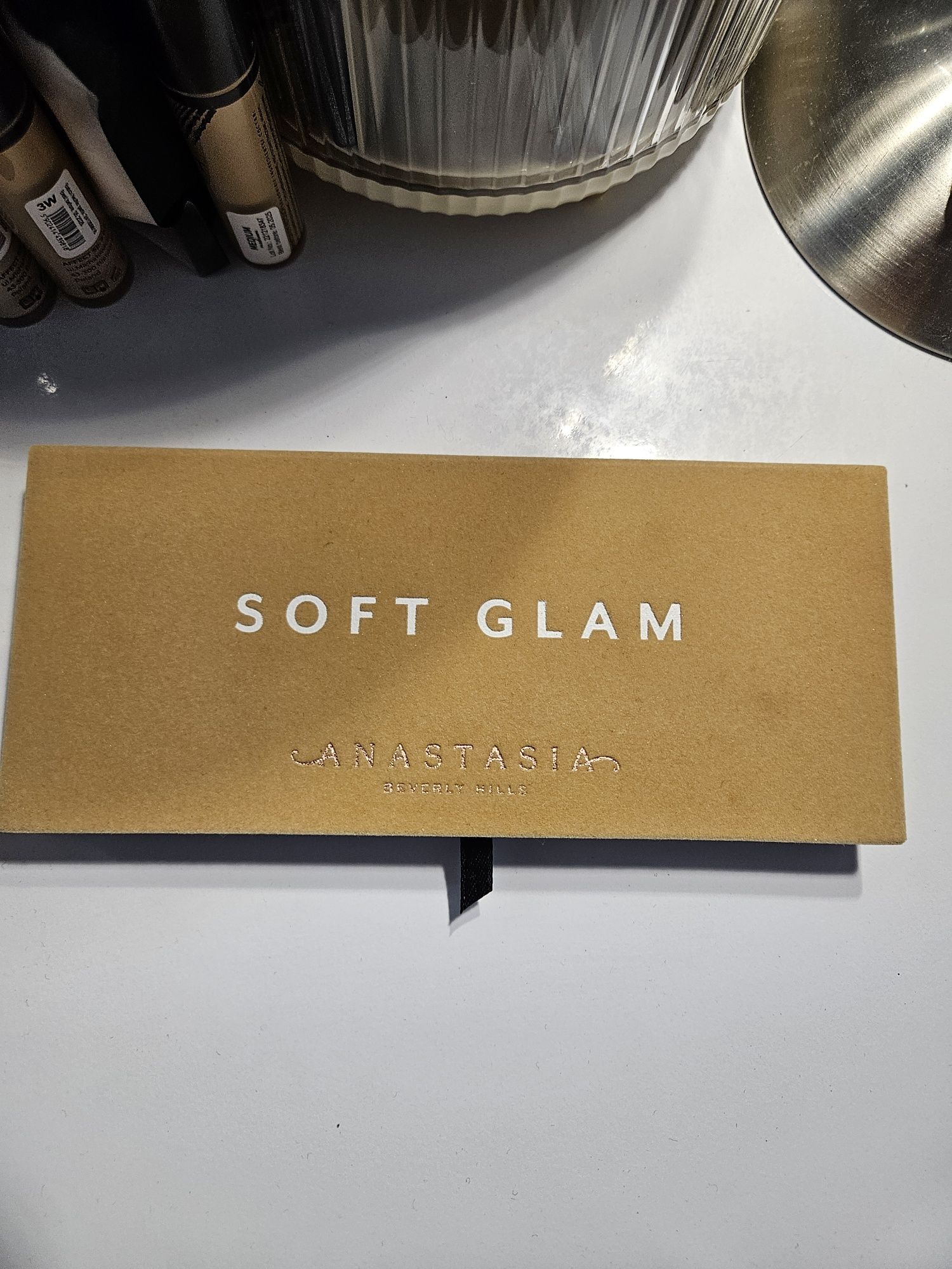 Anastasia Beverly Hills/SOFT GLAM/paleta cieni do powiek