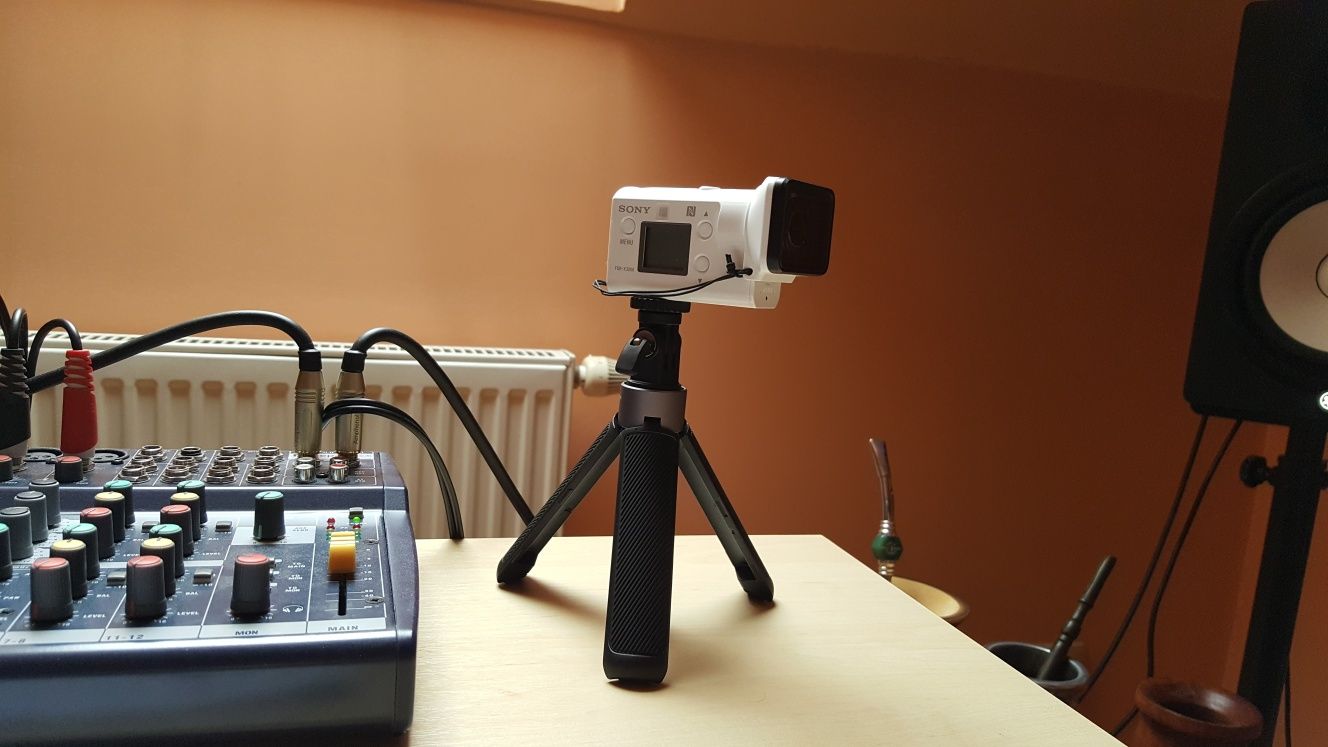 SONY FDR-X3000 Action Cam stan idealny + SONY AKA-MCP1 w zestawie