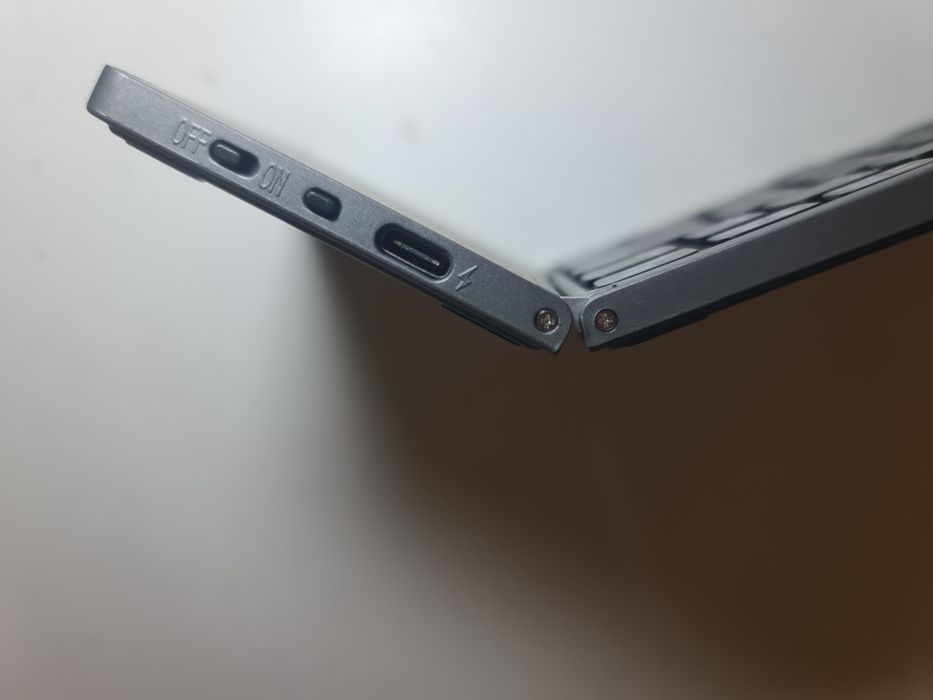 Teclado Bluetooth Dobrável c/ Touchpad – Portátil, Como Novo