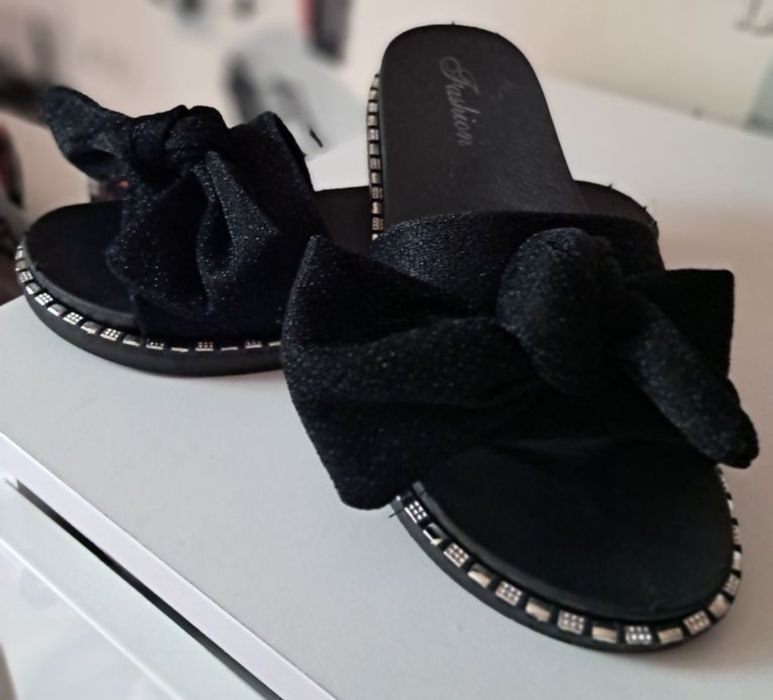 Sprzedam Klapki czarne