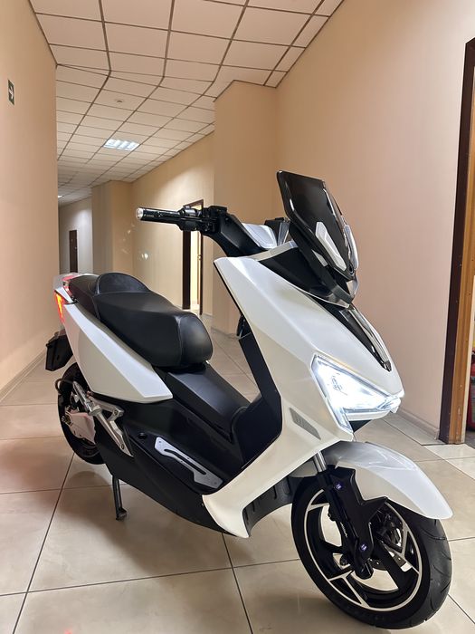 Aima Tiger 2000W-12 колеса электроскутер, мопед