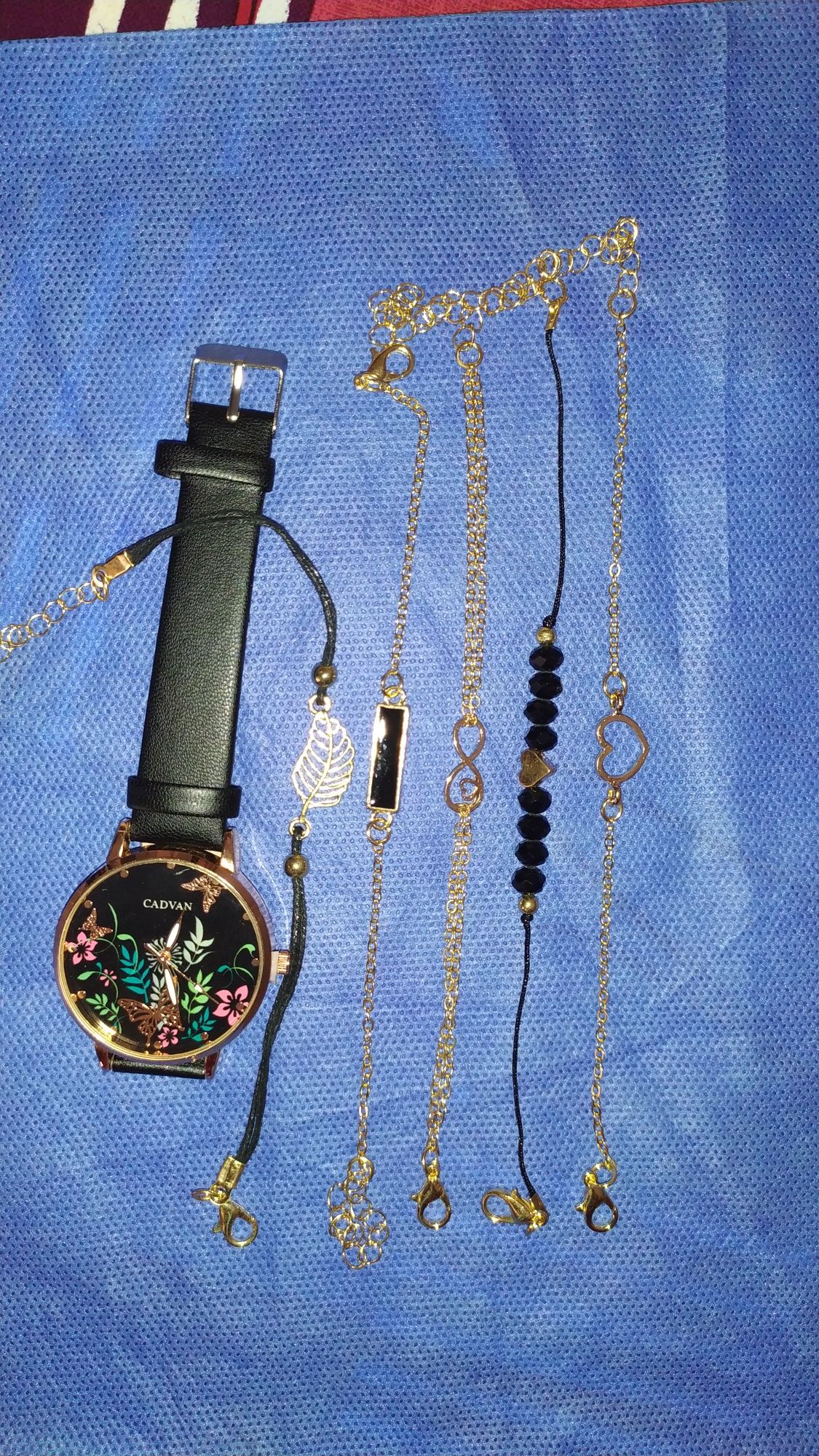 Conjunto relógio e pulseiras para senhora