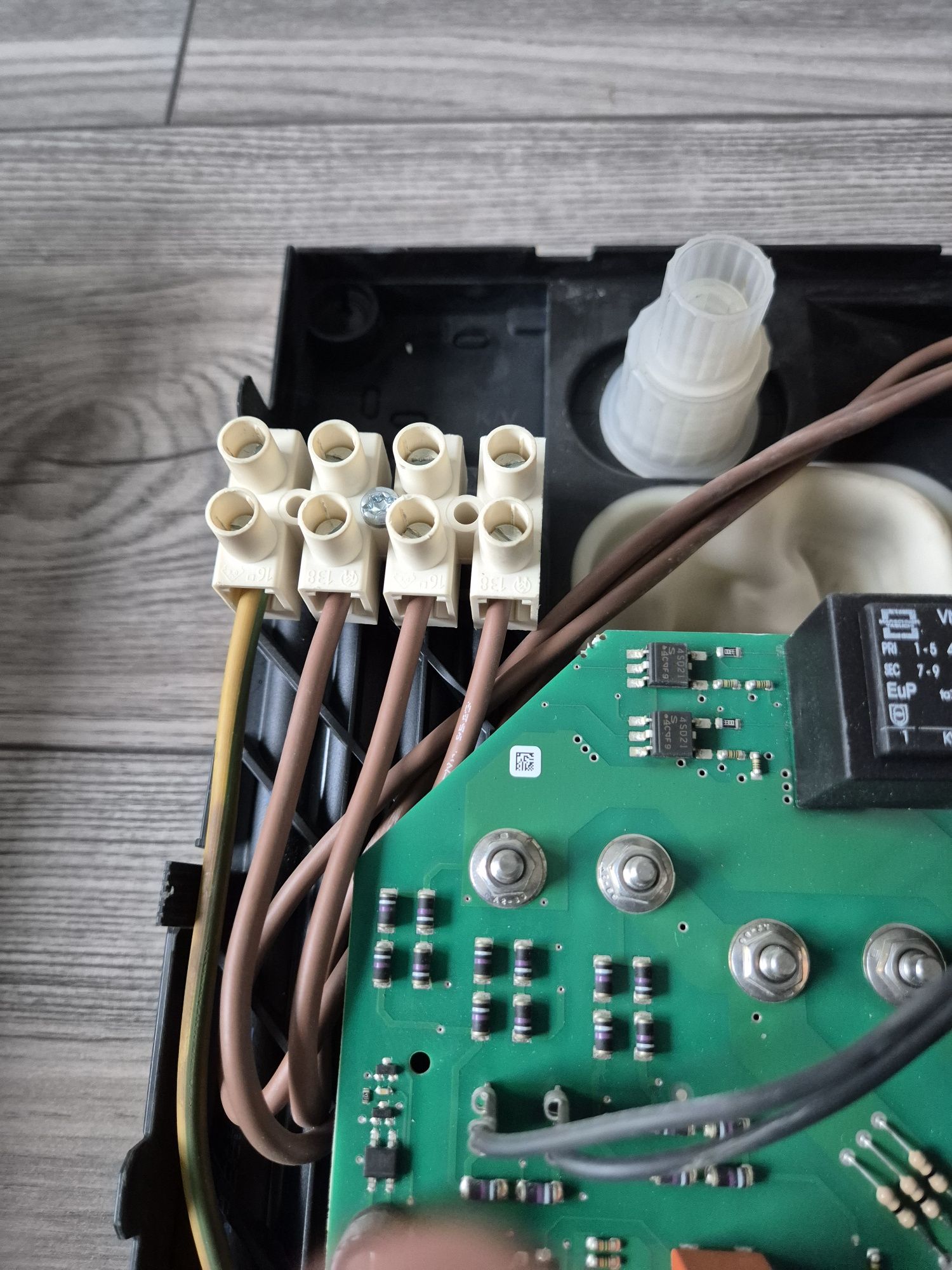 Przepływowy  podgrzewacz  wody  Siemens  electronic