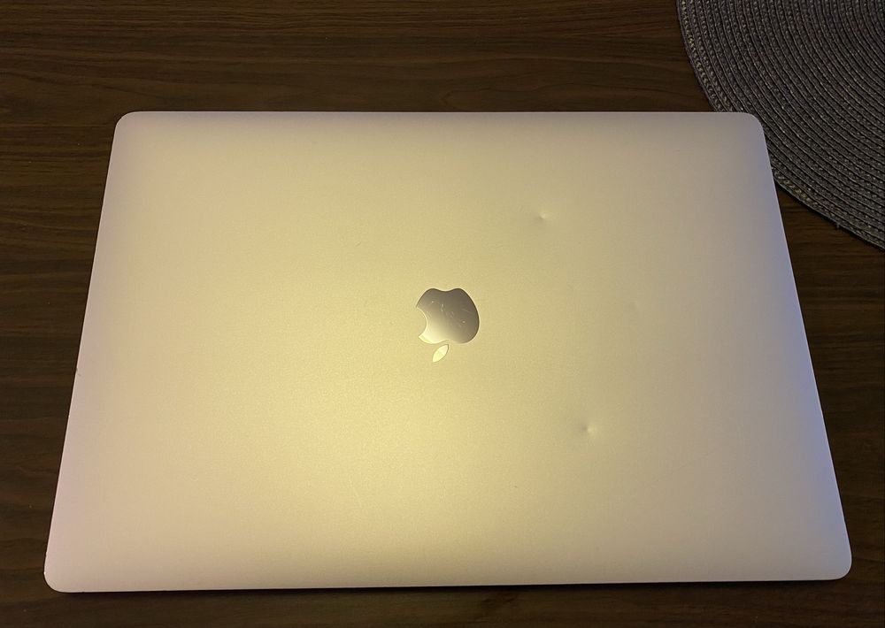 Sprzedam laptop Macbook Pro 16 A2141 i9 16GB RAM 1TB Radeon Pro 5500M