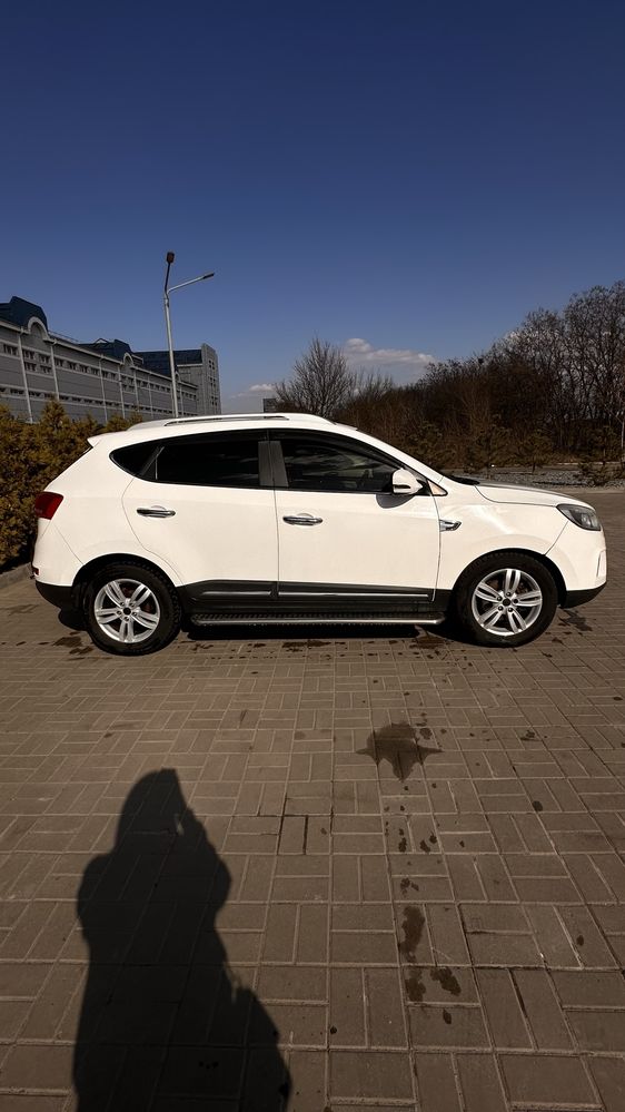 Семейный Кросовер JAC S5 .