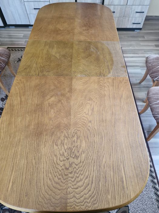 Sprzedam stół  z krzeslami