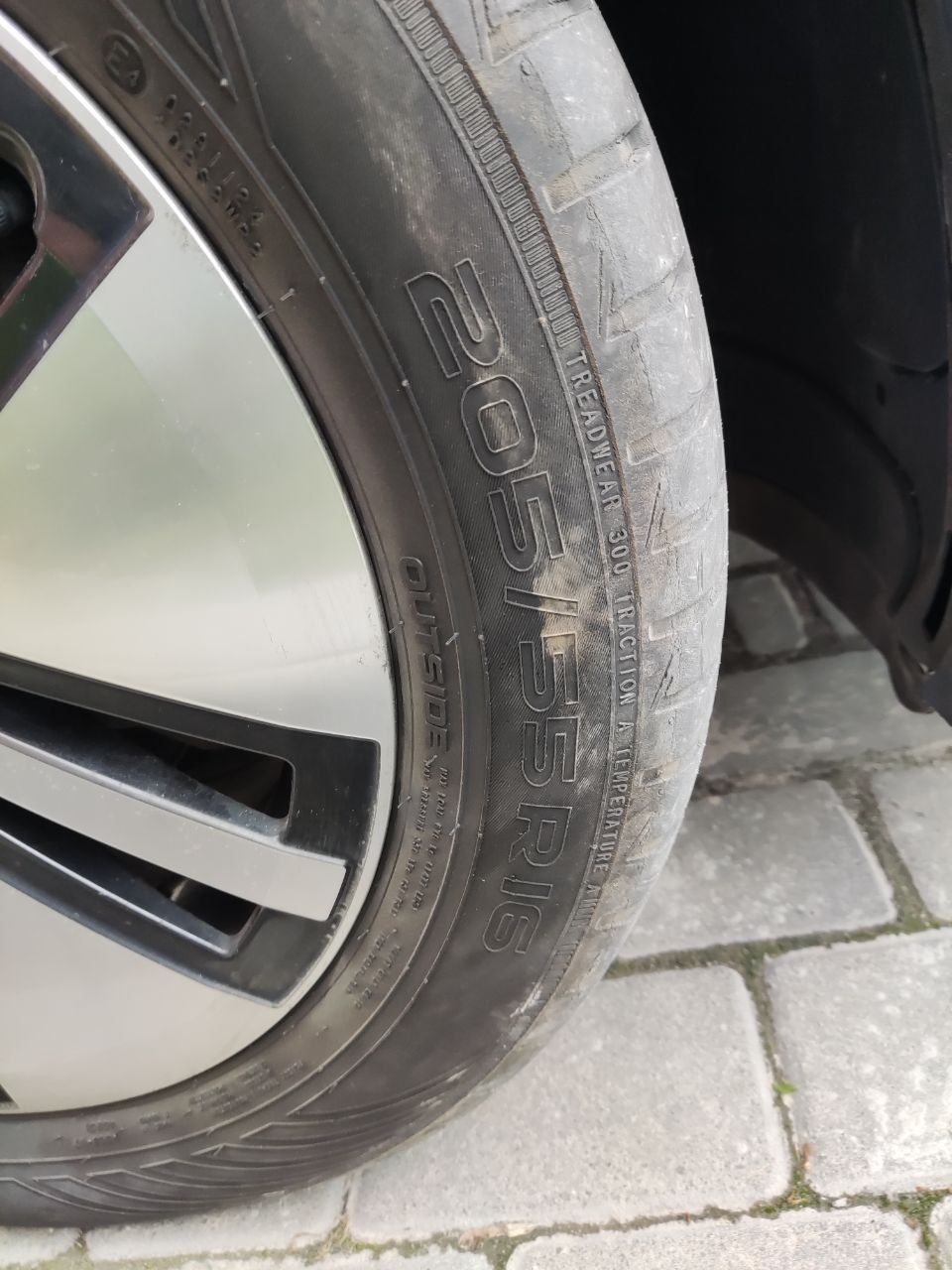 VW  e-golf 7 титани, алюмінієві  6.5JxR16 et46 5ge601025 Nokian Hakka