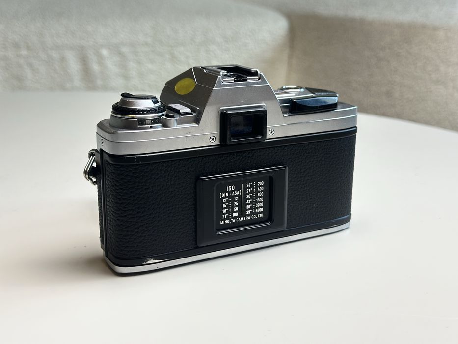 Minolta X-300 28mm f2.8 rokkor aparat analogowy z kolekcji zadbany