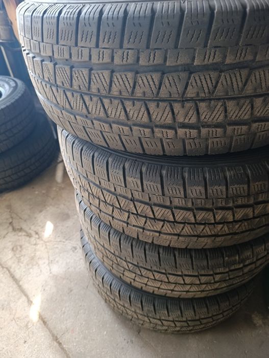 Opony zimowe 235/65 r16c
