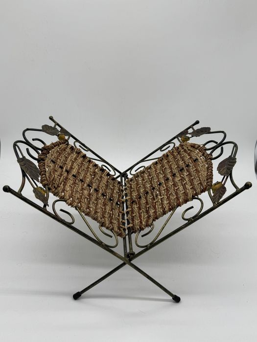 Stojak na gazety metalowy skladany