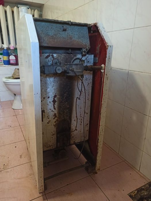 Старий газовий котел працюючий 100 кВ.м