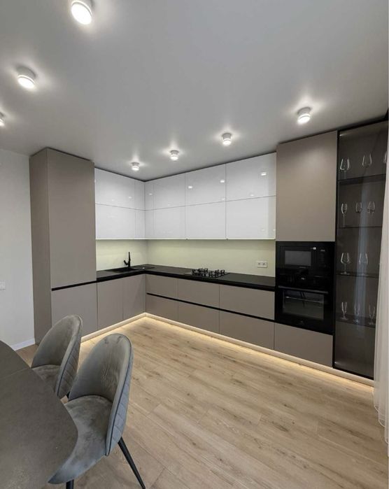 Свіжа сучасна новобудова центральна частина міста