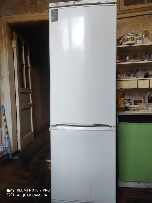 Холодильник Stinol, диван раскладной, стиральная машина, плита.