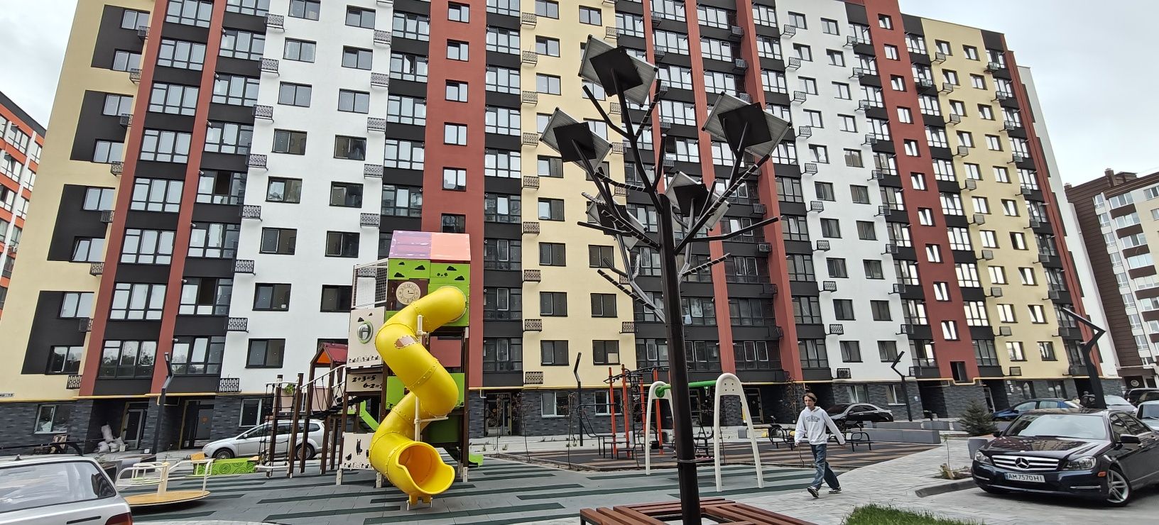 Продам квартиру з ремонтом