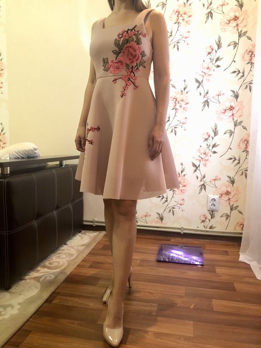 Платье New Look миди розовое с вышитыми цветами