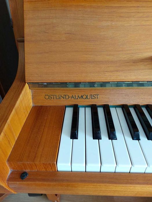 Pianino Ostlind Almquist