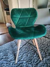 Dwa krzesła welurowe w kolorze zielonym