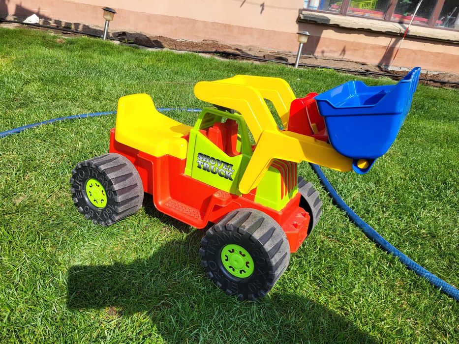 Duża koparka wywrotka jeździk