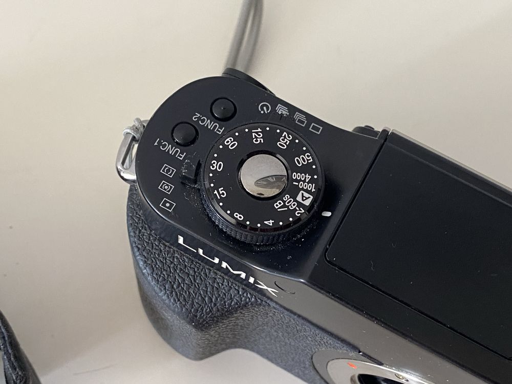 Panasonic Lumix DMC-L1 z unikalną matrycą CCD