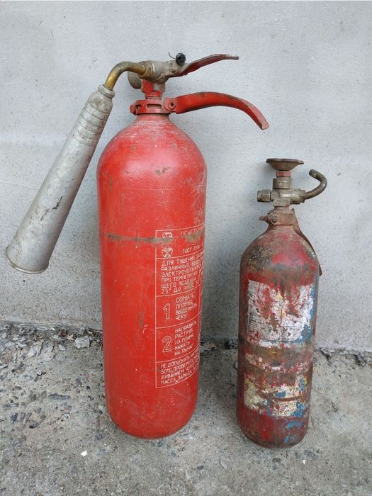 огнетушители ОУ-5 и ОУ-2 вогнегасник