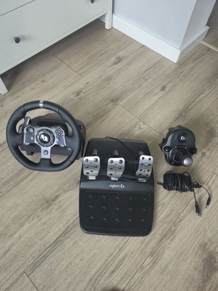 Logitech + H-shifter - stan bardzo dobry, Idealna do simracingu.