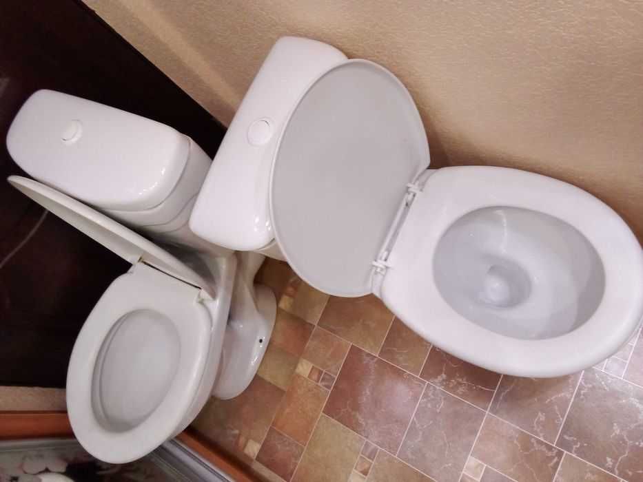 Продам унітаз з бачком і кришкою(комплект) 2 шт