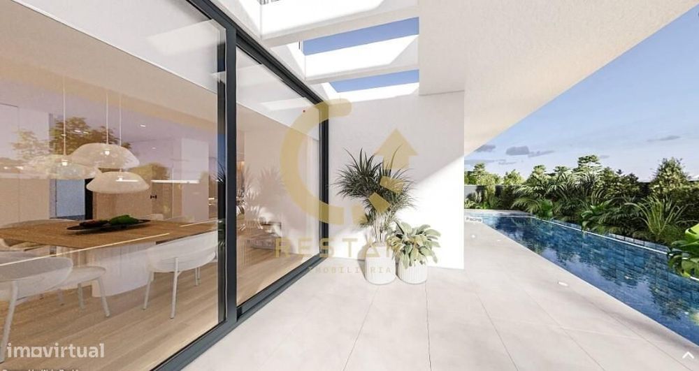 Moradia T4 de Luxo em Valadares – Piscina, Vista Mar e Domótica Avança