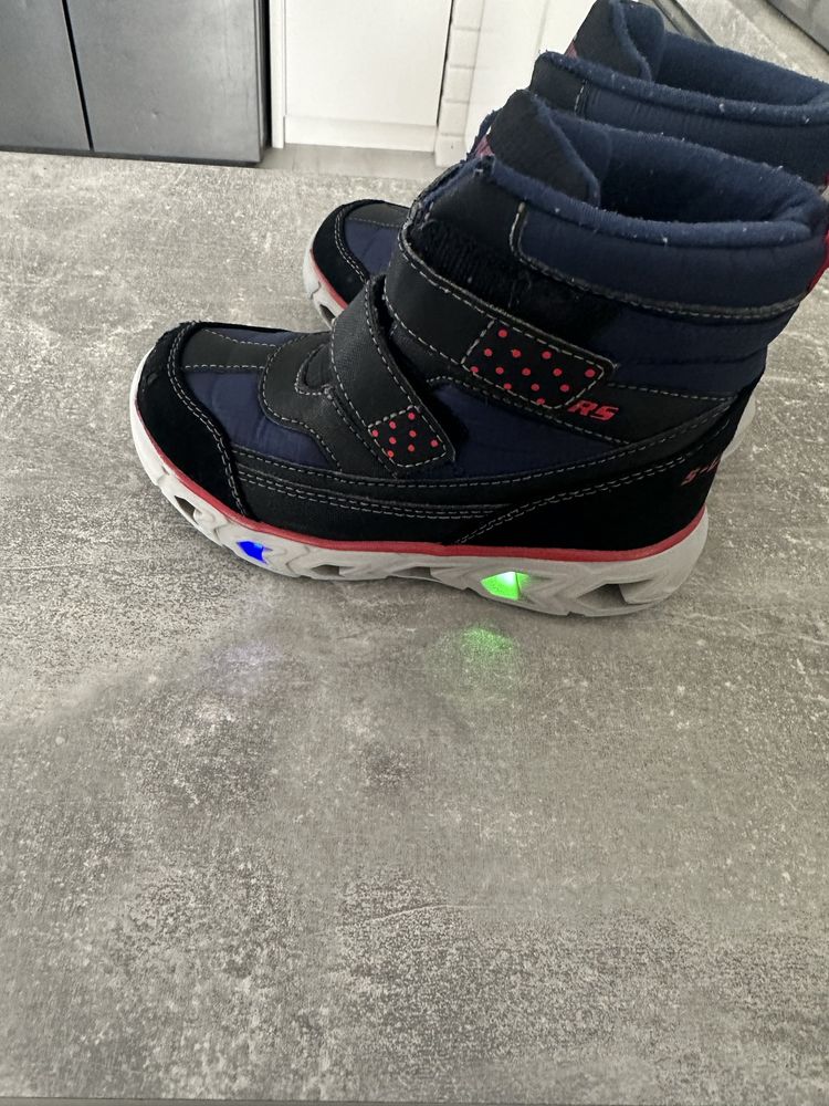 Buty zimowe Skechers ze światłami, rozmair 26