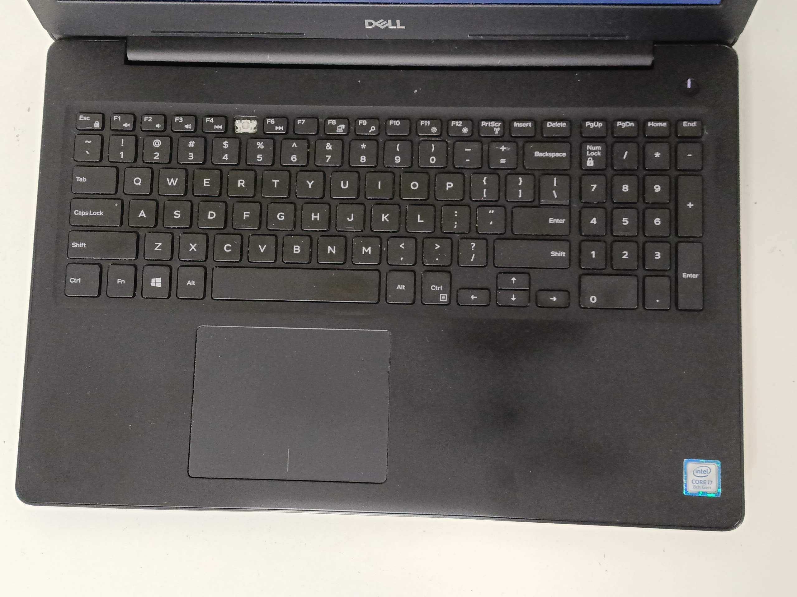 Ігровий Dell Latitude 3590 15.6" FHD i7-8550U 8Gb 240Gb Radeon M460 2G