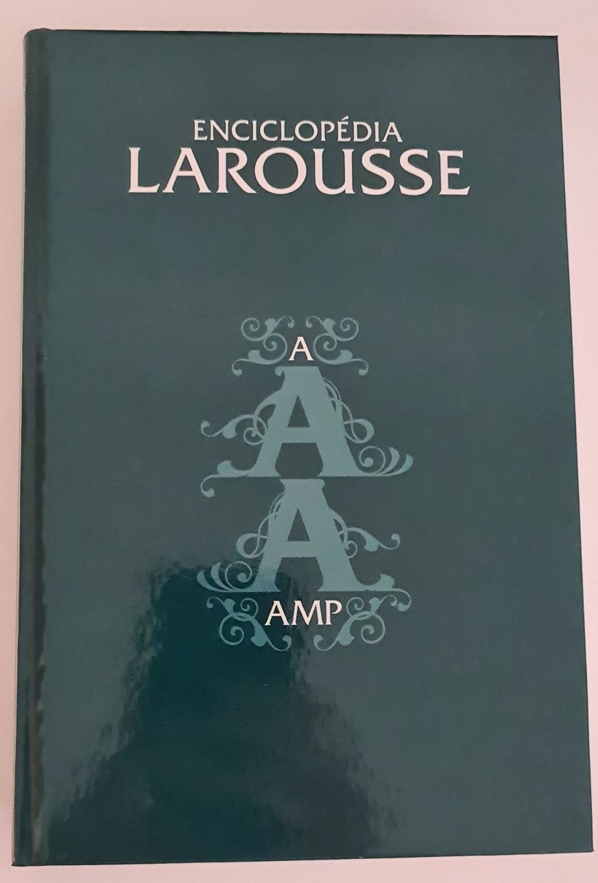 Enciclopédia/Dicionário Larousse.  Completamente nova.