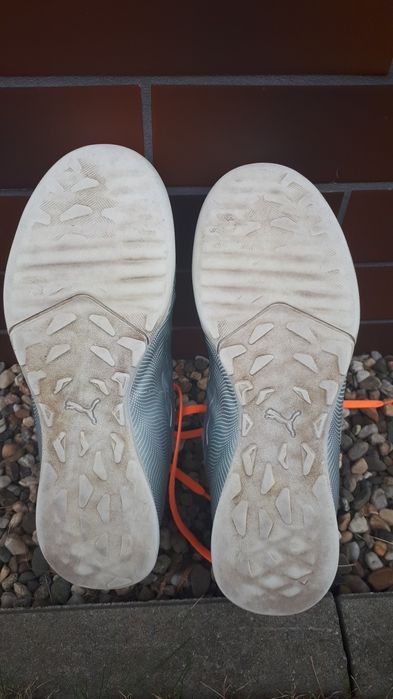 Halówki buty do piłki nożnej 38,5 chłopięce Puma