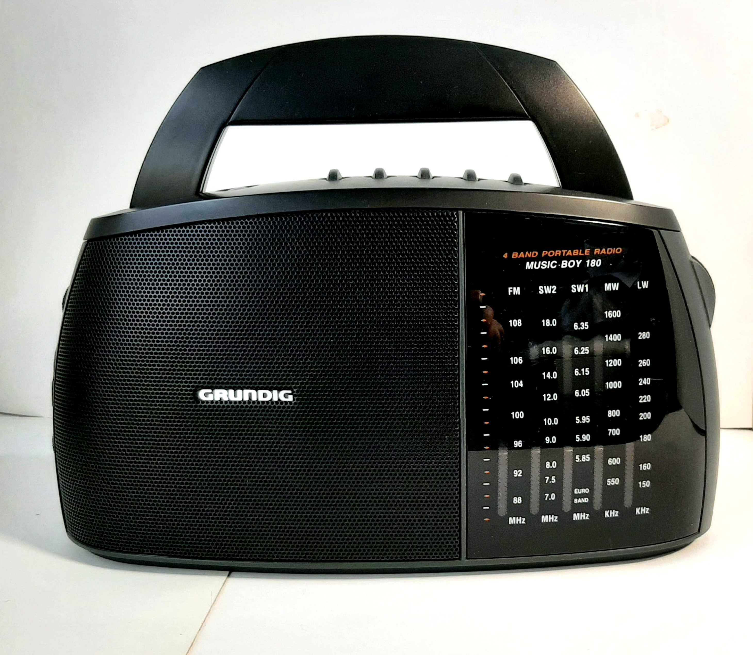 Радиоприемник  Грюндиг  GRUNDIG  Идеальный  FM, LW, MW, SW1-2