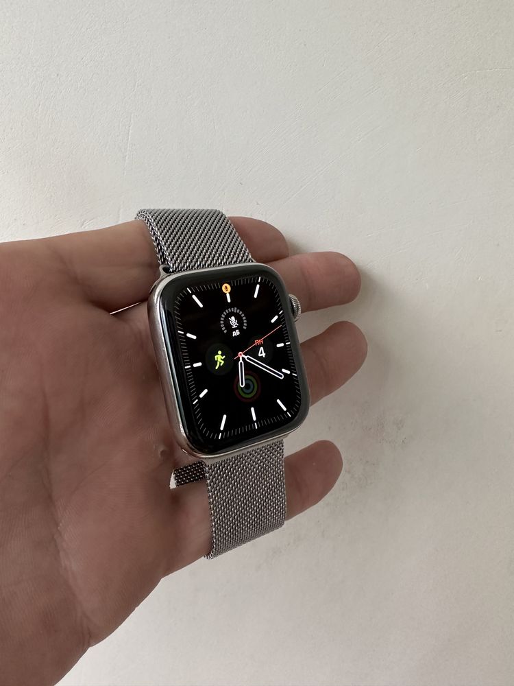Apple Watch Series 5 Stainless Steel 44 mm LTE GPS Silver