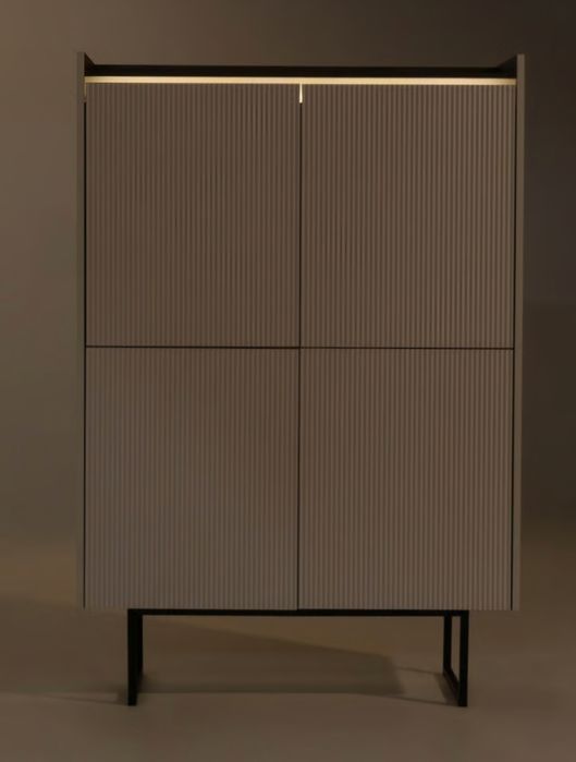 Wysoka komoda z ryflowaniem Lago Agata meble, kaszmir/ciemny orzech.