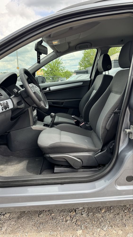 Opel Astra Опель Астра H Cavan 1.6 бенз 5МКПП 196 т.км