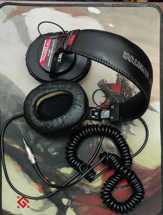 Студийные наушники Sony MDR-V6 (7506)