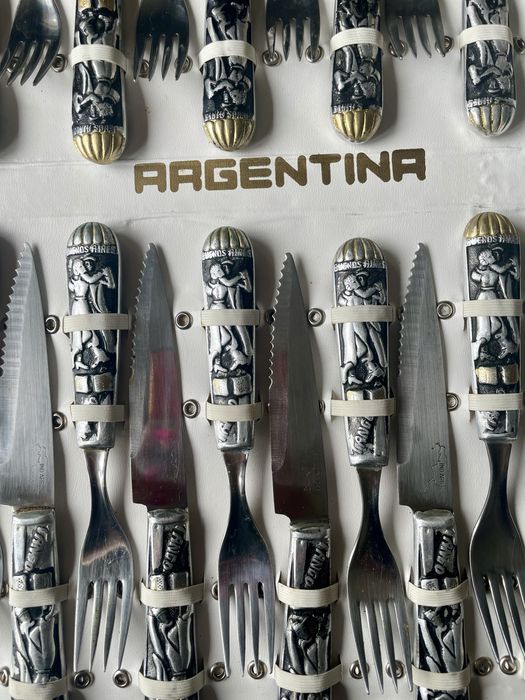 Conjunto de 12 facas e garfos Argentinos