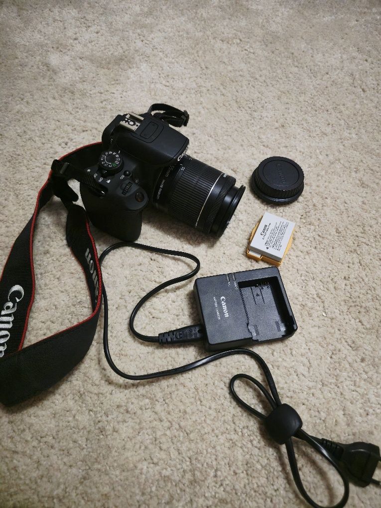 Máquina fotográfica reflex Canon 700D